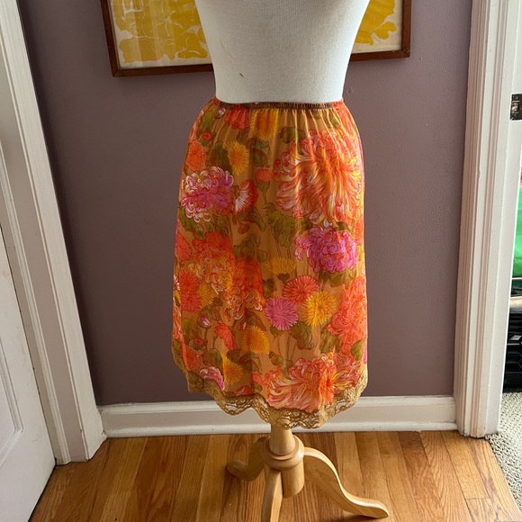 Vanity Fair Other - Vintage Bright Floral Vanity Fair Half Slip Size Medium